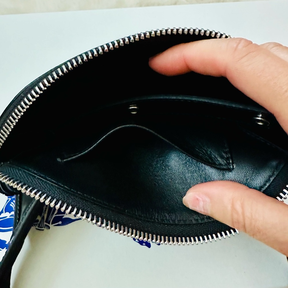 Burberry Black Leather Toiletry Bag Dome Design - Picture 8 of 12